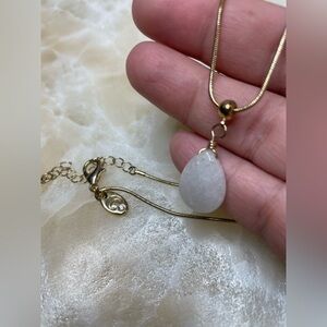 Elegant Gold tone necklace w/White Teardrop Pendant